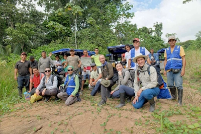 Das Fund the Planet-Team nach seiner Regenwald-Expedition im Amazonas-Regenwald in Peru.