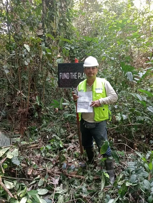 Das lokale Fund The Planet-Team während des jüngsten Projekts zur Absteckung der Grenzen des geschützten Regenwaldgebiets im peruanischen Amazonasregenwald